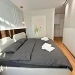 Luxury View Private Jacuzzi דירה טיראנה