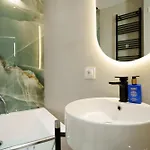 Luxury View Private Jacuzzi Appartamento *