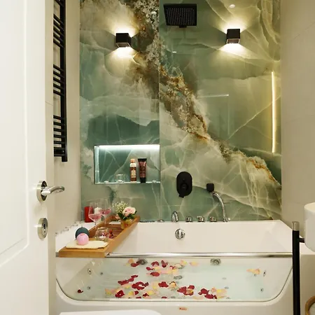 Luxury View Private Jacuzzi Appartamento Tirana