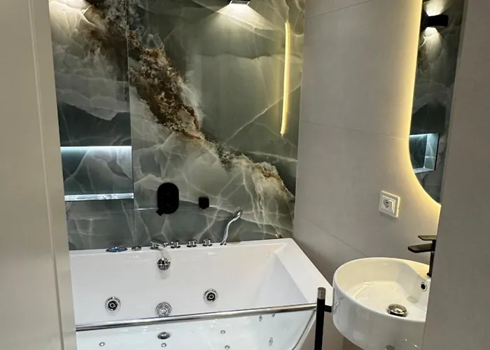 Luxury View Private Jacuzzi * 地拉那