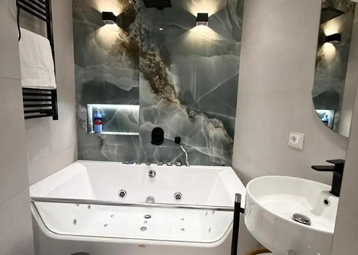 Luxury View Private Jacuzzi 地拉那